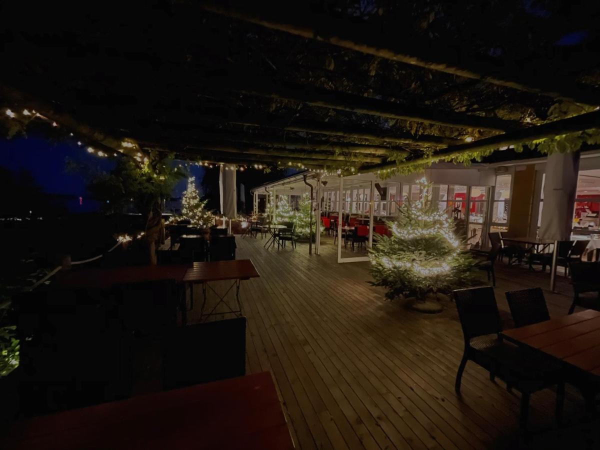 Hotel Jean-Jacques Rousseau Ла-Ньоввіль Екстер'єр фото