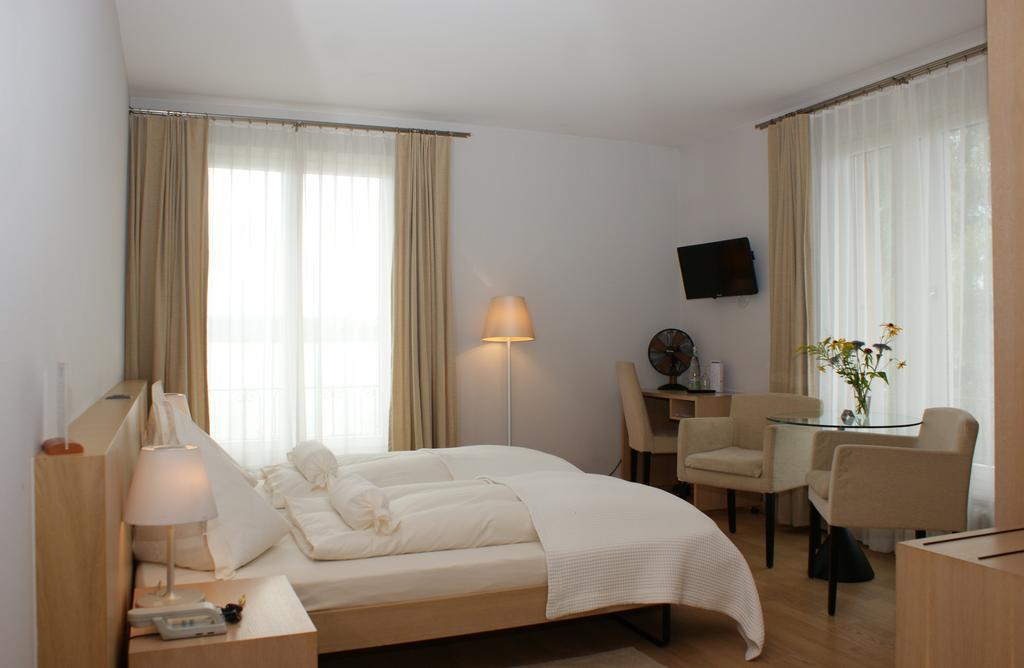 Hotel Jean-Jacques Rousseau Ла-Ньоввіль Екстер'єр фото