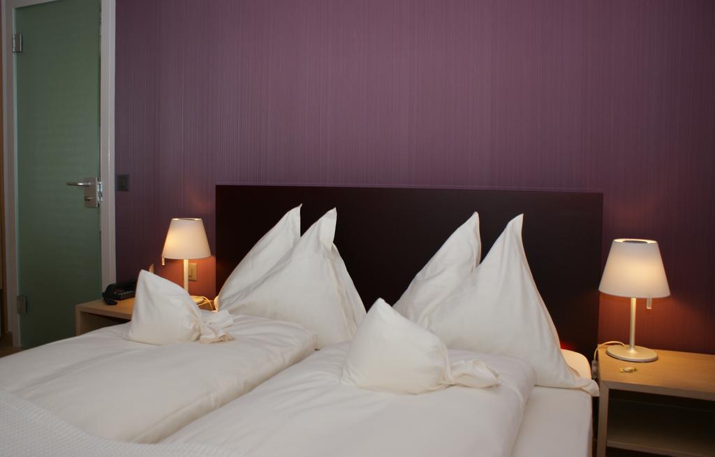 Hotel Jean-Jacques Rousseau Ла-Ньоввіль Номер фото