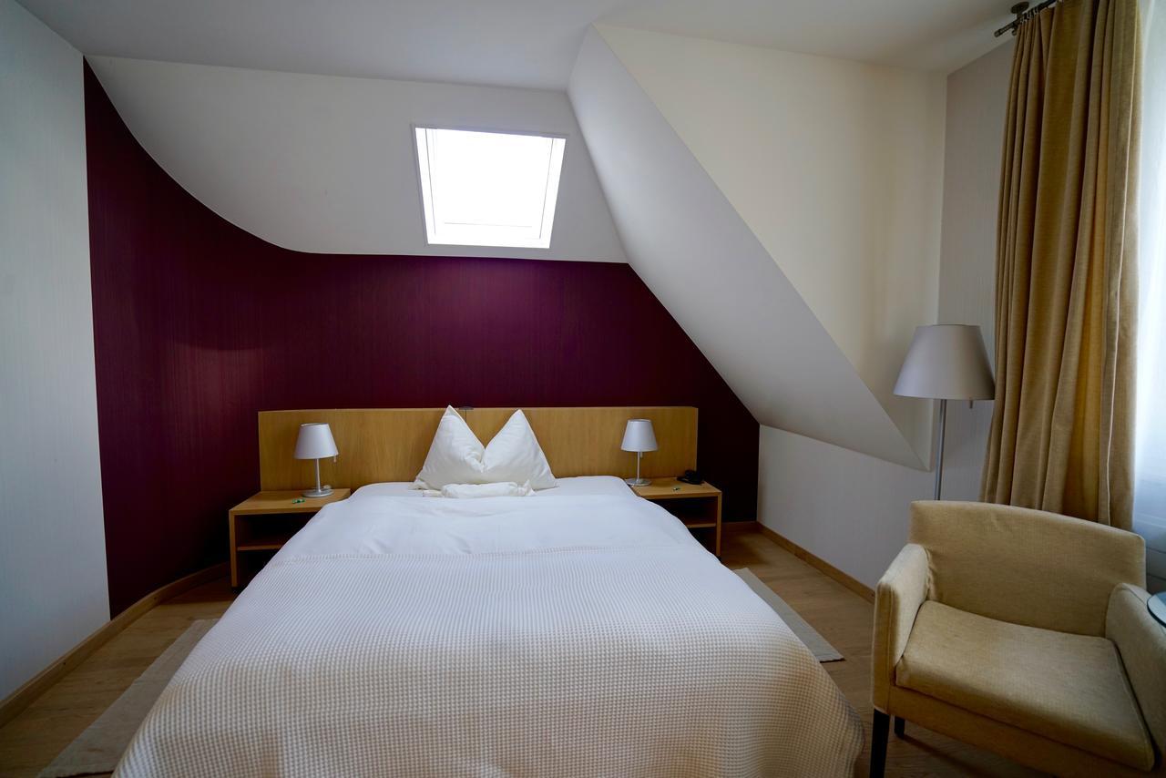 Hotel Jean-Jacques Rousseau Ла-Ньоввіль Екстер'єр фото