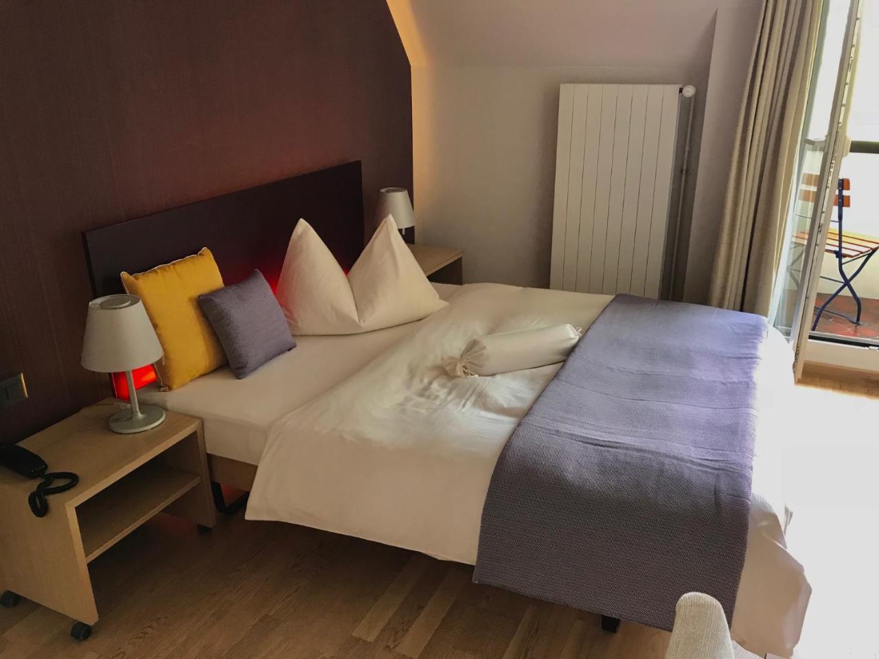 Hotel Jean-Jacques Rousseau Ла-Ньоввіль Екстер'єр фото